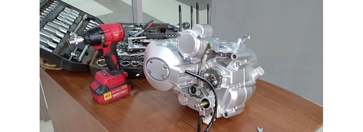 Снятие левой крышки двигателя, ротора и нижней шестерни распредвала 157FMI